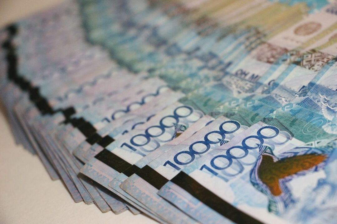 banknote aron makadani og kwarta